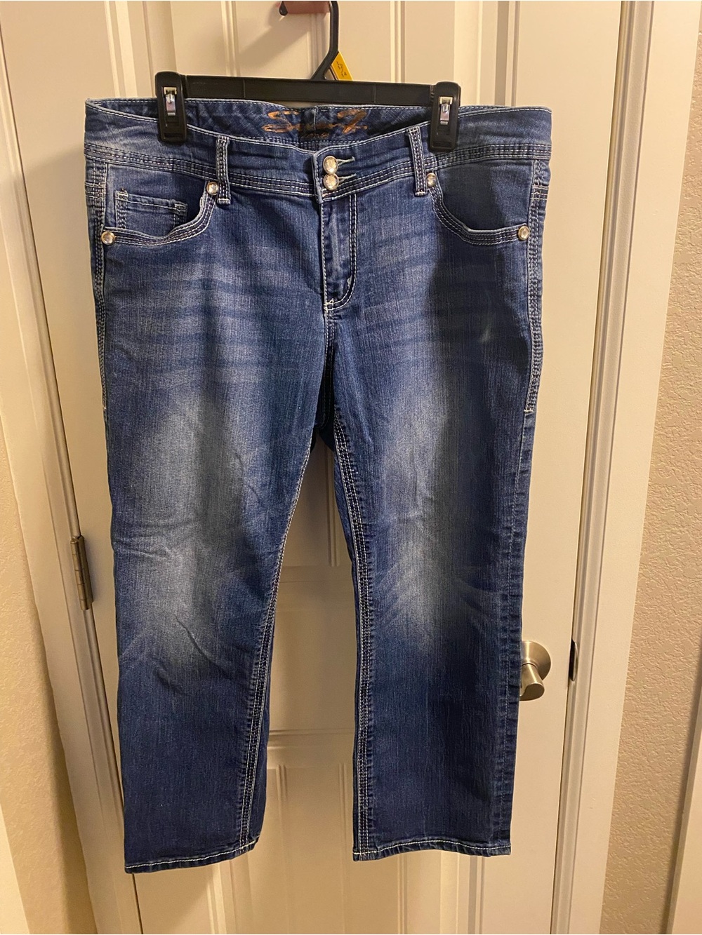 Seven 7 Jeans 16 Capri Length Rhinestone Button Stretch Blue Denim Capris